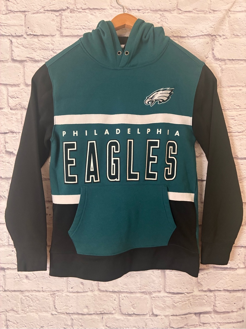 Philadelphia Eagles Men's Teal and Black Pullover Hoodie - Small